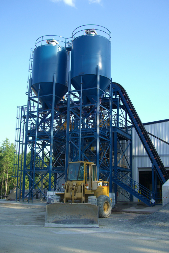 White Cement & Grey Cement Silos feeding automatic batching