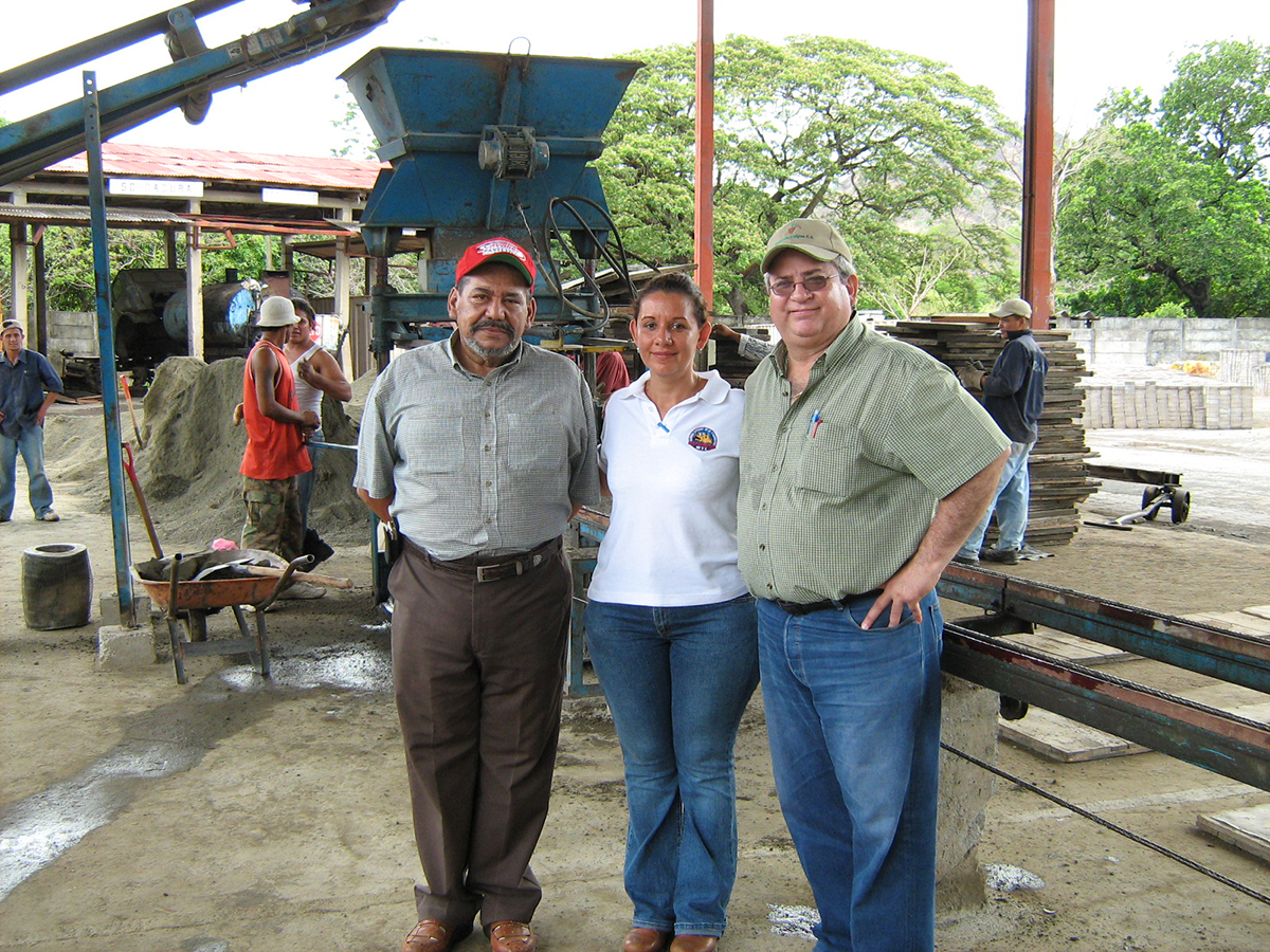 We like the concrete block making machine